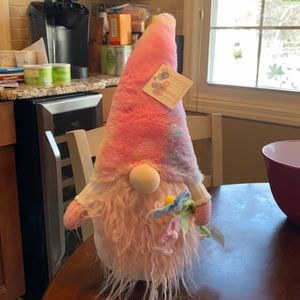 Adorable spring time gnome goes with Rae dunn